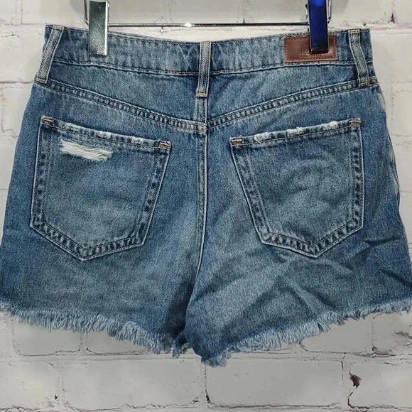 Hollister High Rise Distressed Short Size 27 - Picture 5 of 11